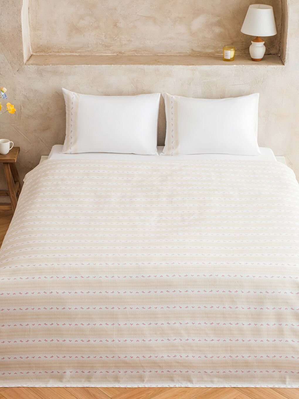 Bej Çiçek Desenli Pamuklu Çift Kişilik Pike Seti-1