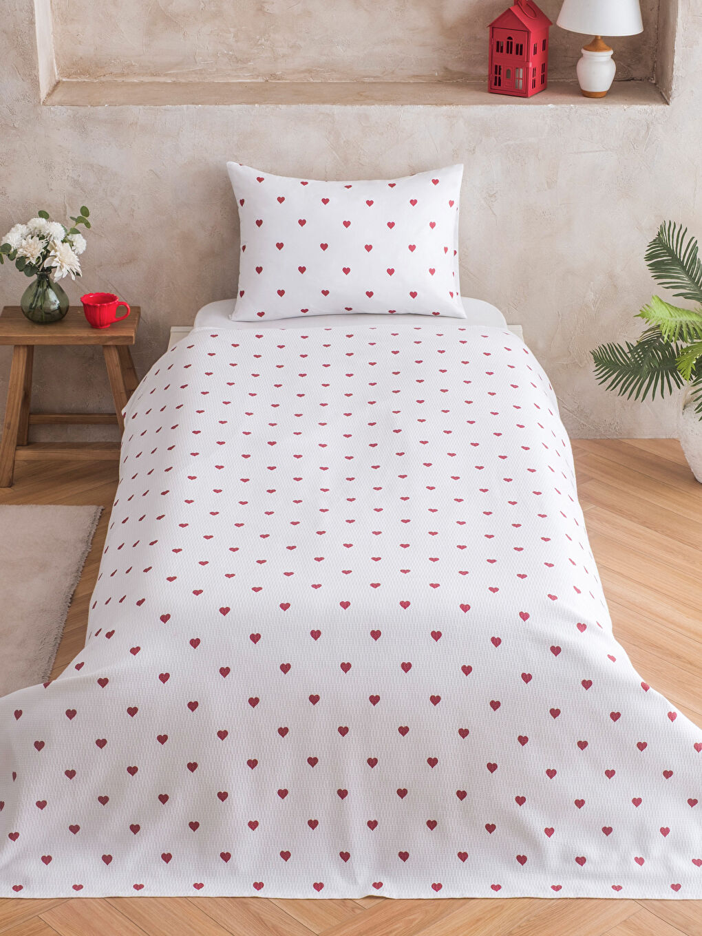 Kırmızı Kalp Desenli Tek Kişilik Pike Takımı-1