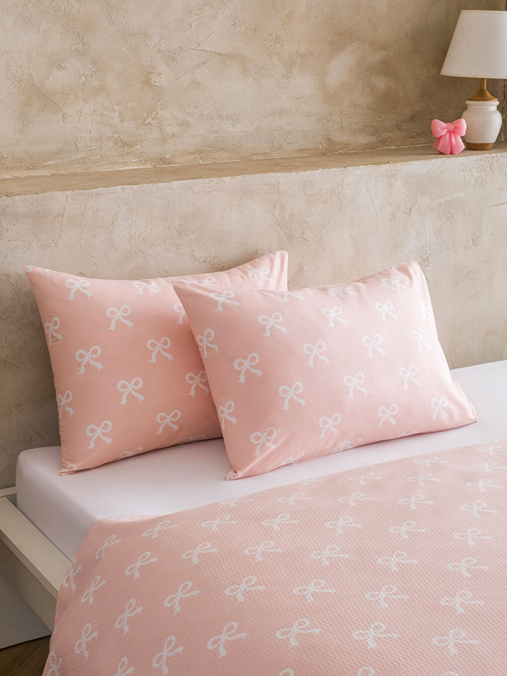 Pembe Fiyonk Desenli Pamuklu Çift Kişilik Pike Seti-2