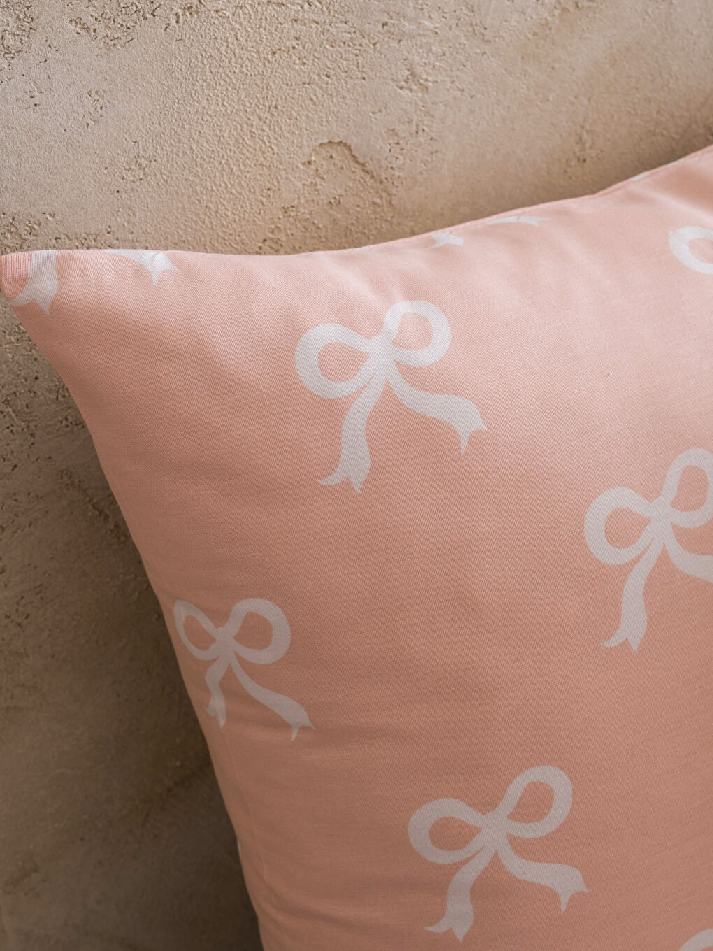 Pembe Fiyonk Desenli Pamuklu Çift Kişilik Pike Seti-3