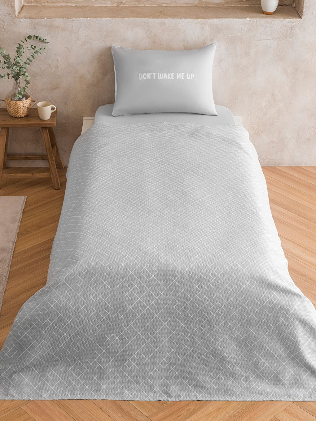 Gri Slogan Baskılı Tek Kişilik Pike Takımı-1