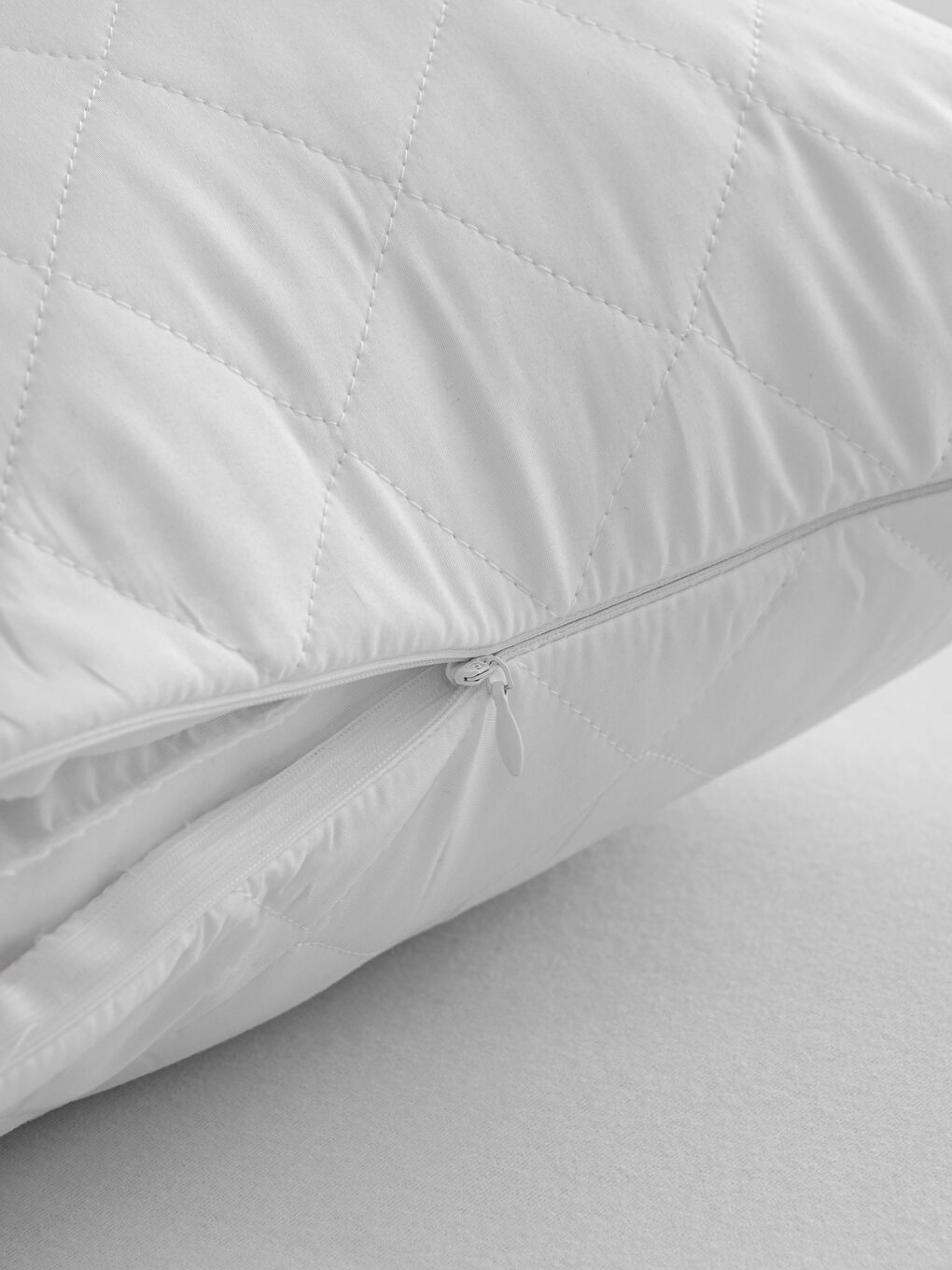 Белый Защитный чехол для подушки-3