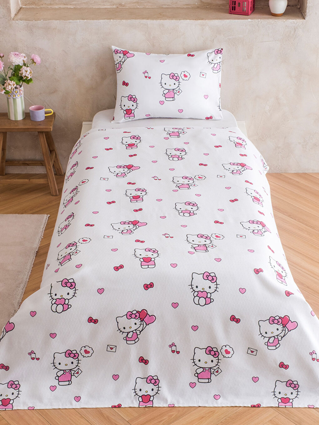 Pembe Hello Kitty Baskılı Tek Kişilik Kız Çocuk Pike Seti-1