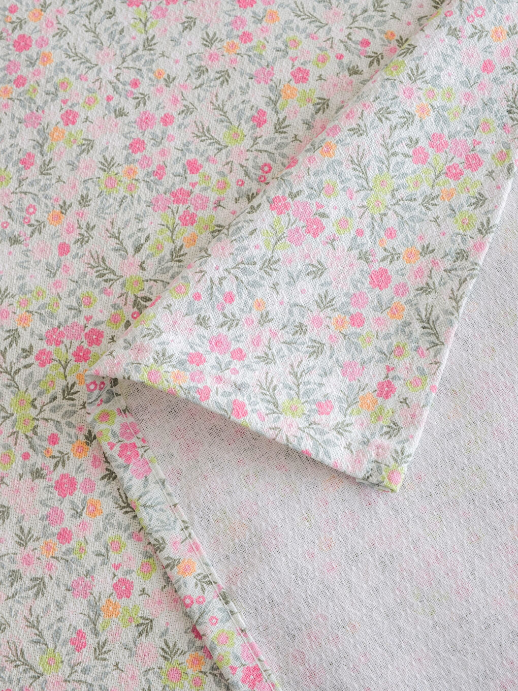 Karışık Çiçek Desenli Çift Kişilik Pike Takımı-5