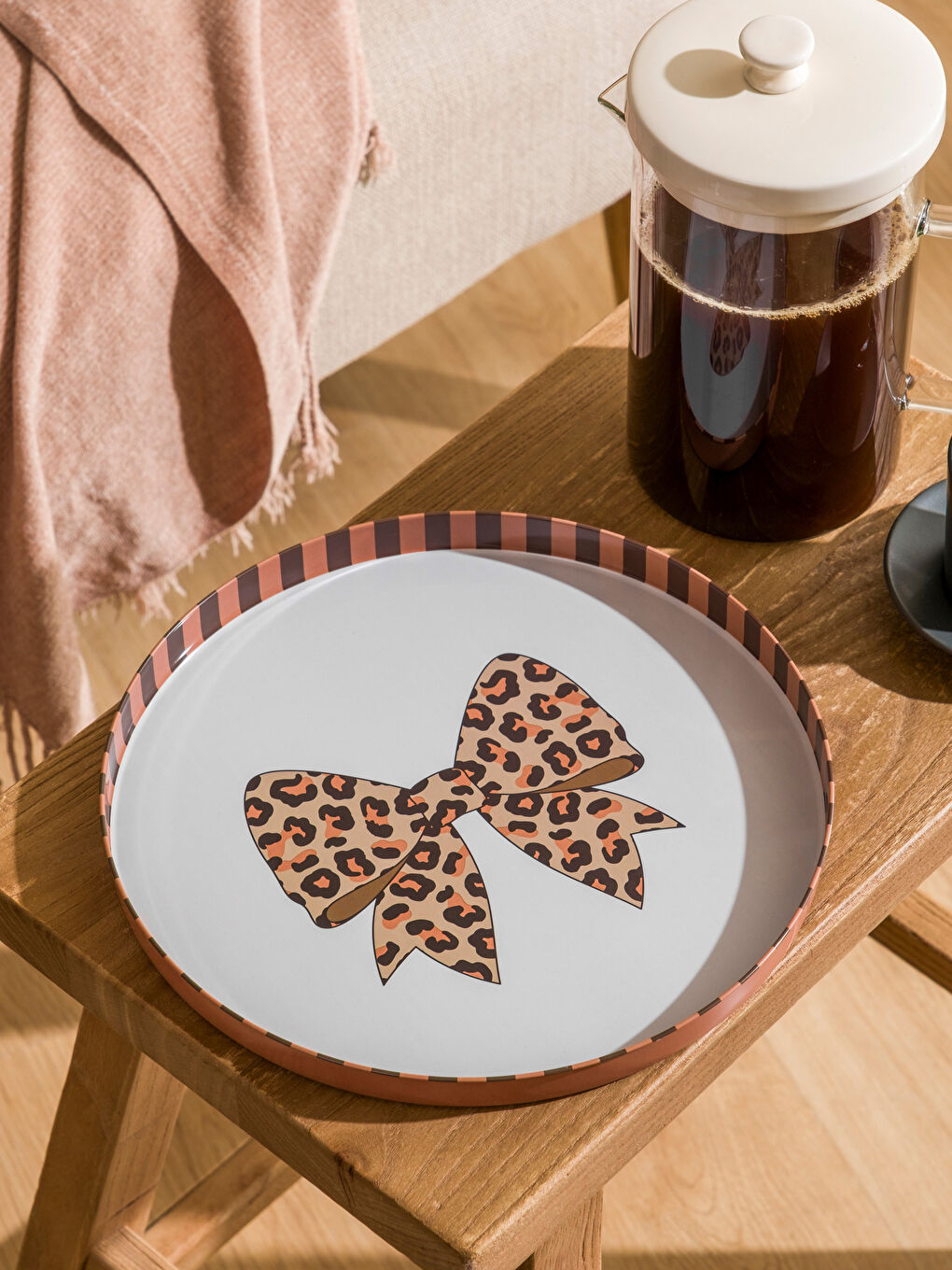 Karışık Fiyonk Baskılı Metal Tepsi  24 cm-1