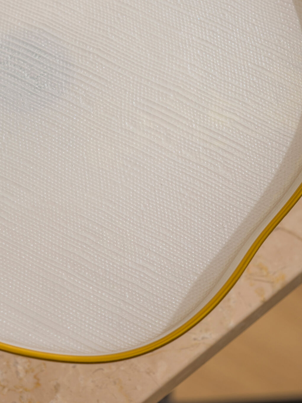 Beyaz Asimetrik Kenar Detaylı Ayaklı Sunumluk 21 cm-2