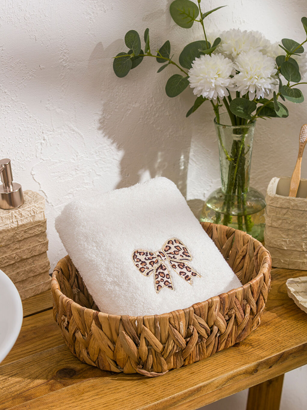 Ekru Fiyonk Nakışlı Yüz Havlusu 90x165 cm