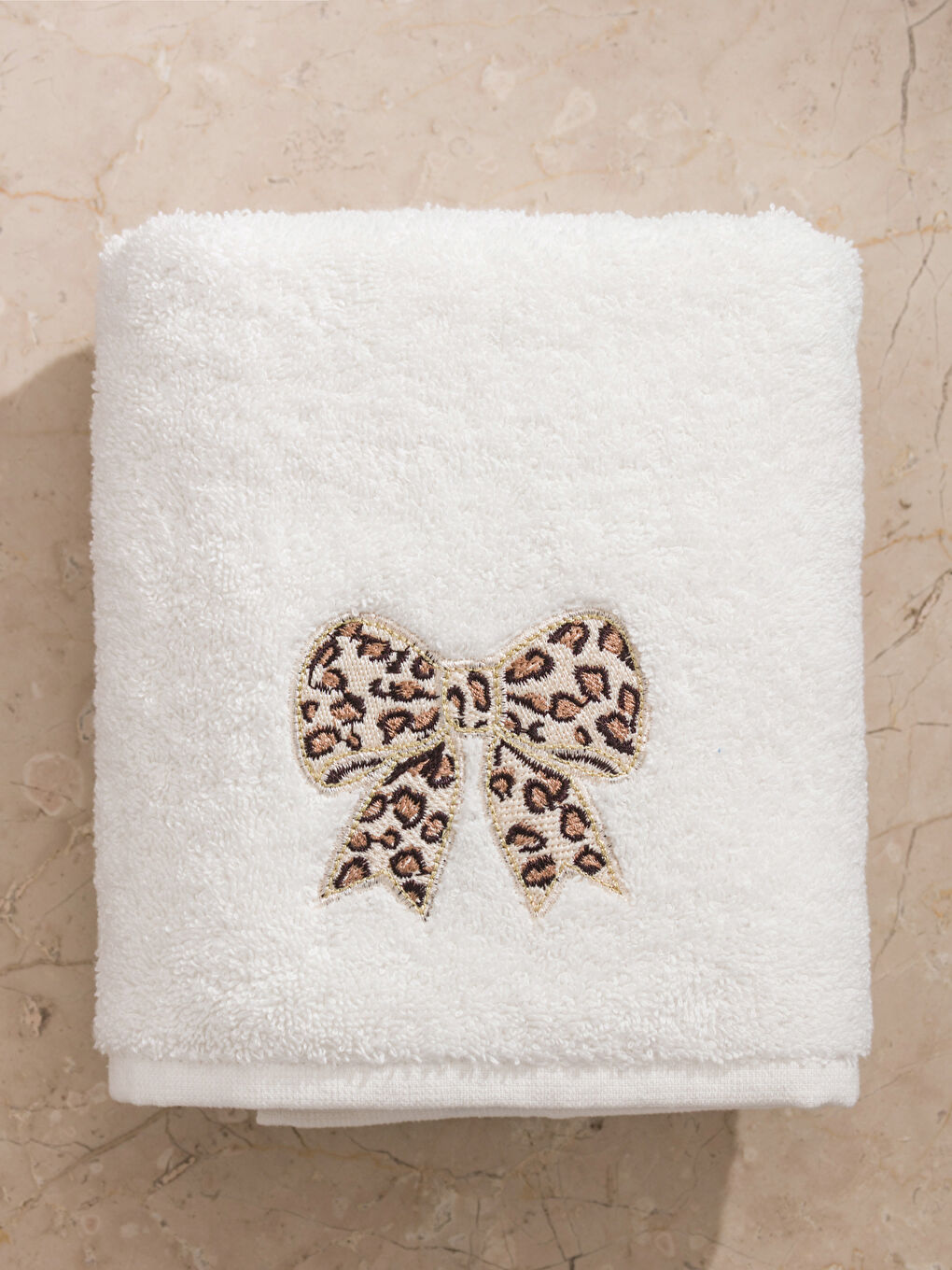 Ekru Fiyonk Nakışlı Yüz Havlusu 90x165 cm-2