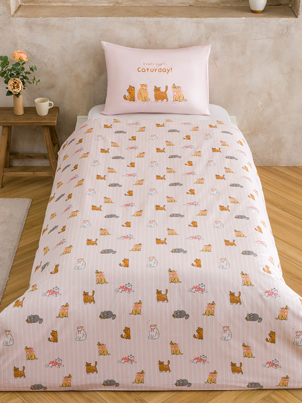 Karışık Kedi Desenli Tek Kişilik Nevresim Seti-1