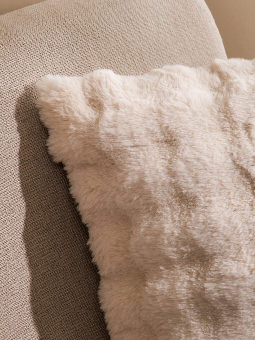 Ekru Pelüş Kırlent Kılıfı 45x45 cm-2