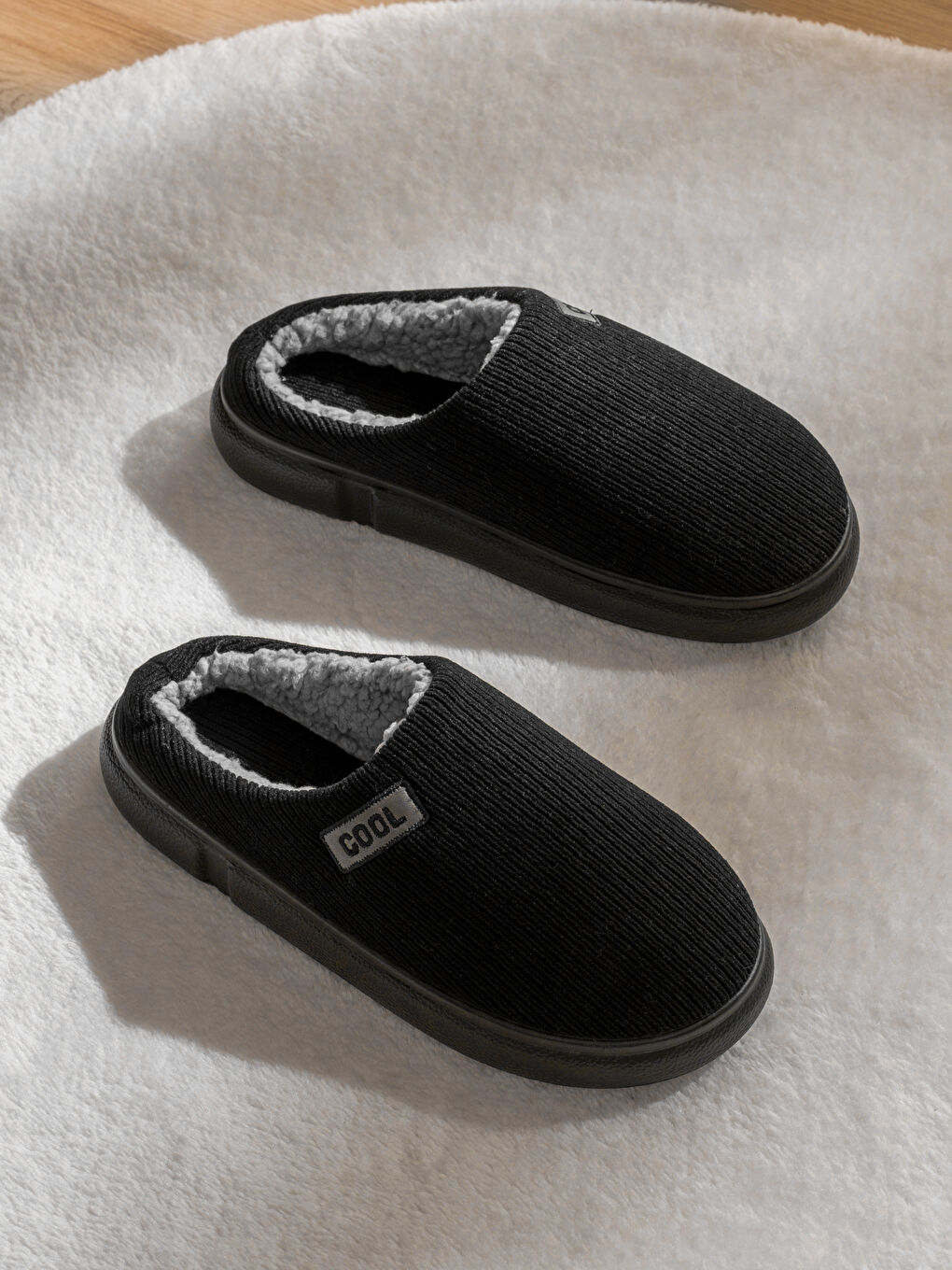 Siyah Pelüş Astarlı Erkek Ev Terliği-1