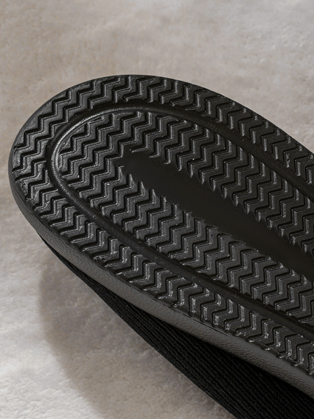 Siyah Pelüş Astarlı Erkek Ev Terliği-4