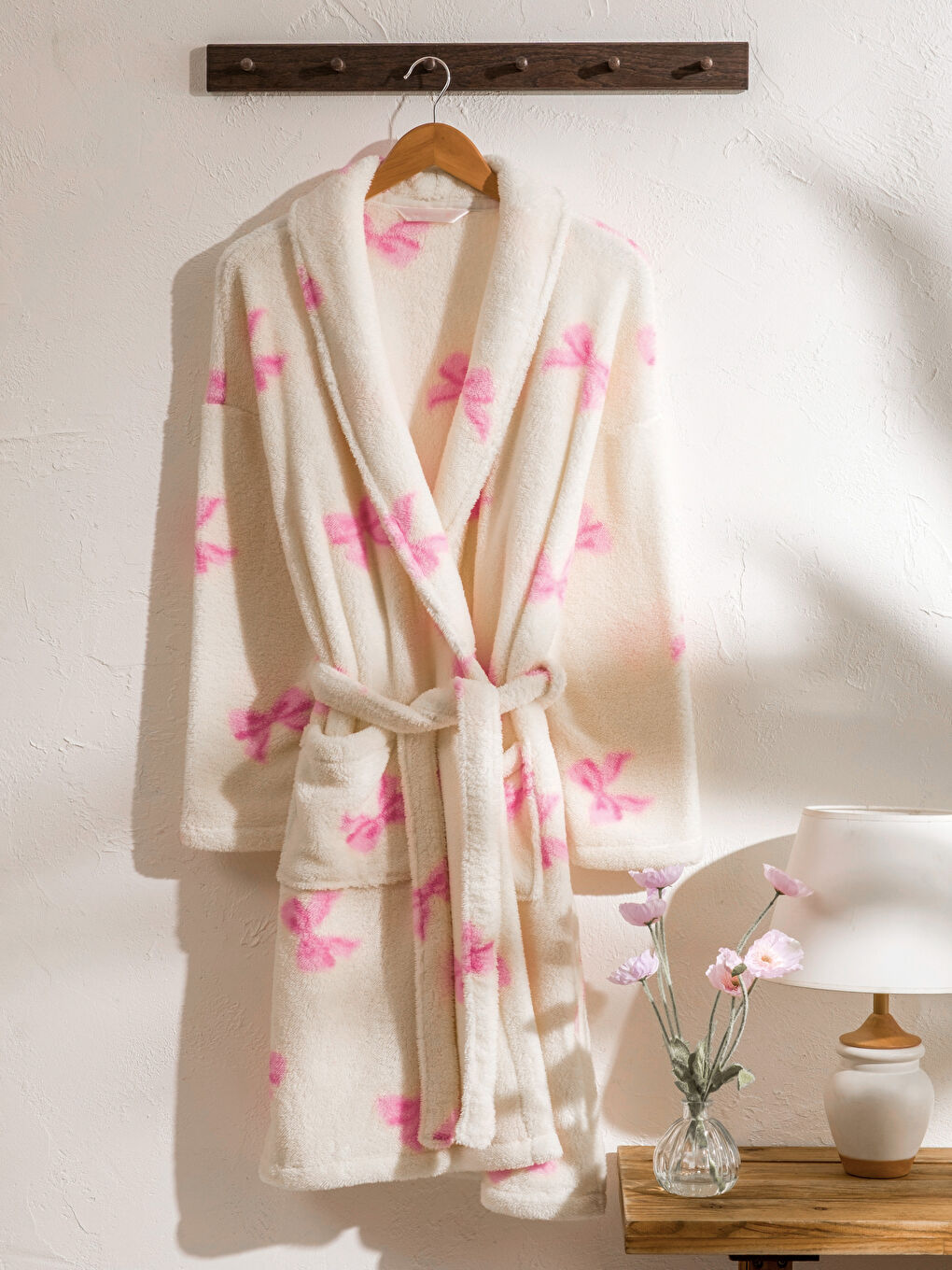 Ekru Fiyonk Desenli Pelüş Kadın Sabahlık