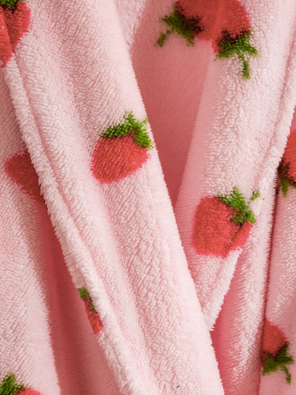 Pembe Çilek Desenli Pelüş Kadın Sabahlık-1