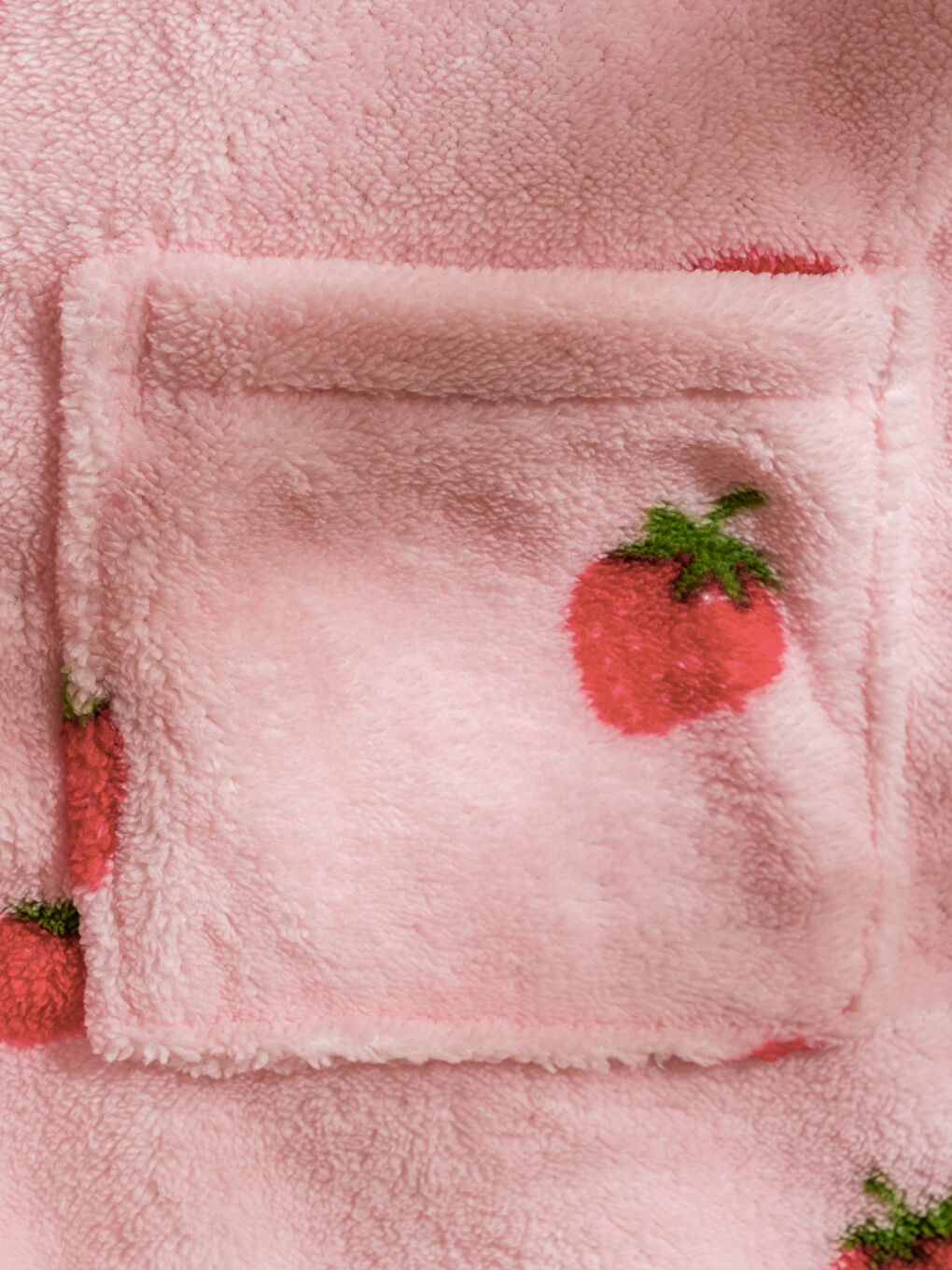 Pembe Çilek Desenli Pelüş Kadın Sabahlık-2