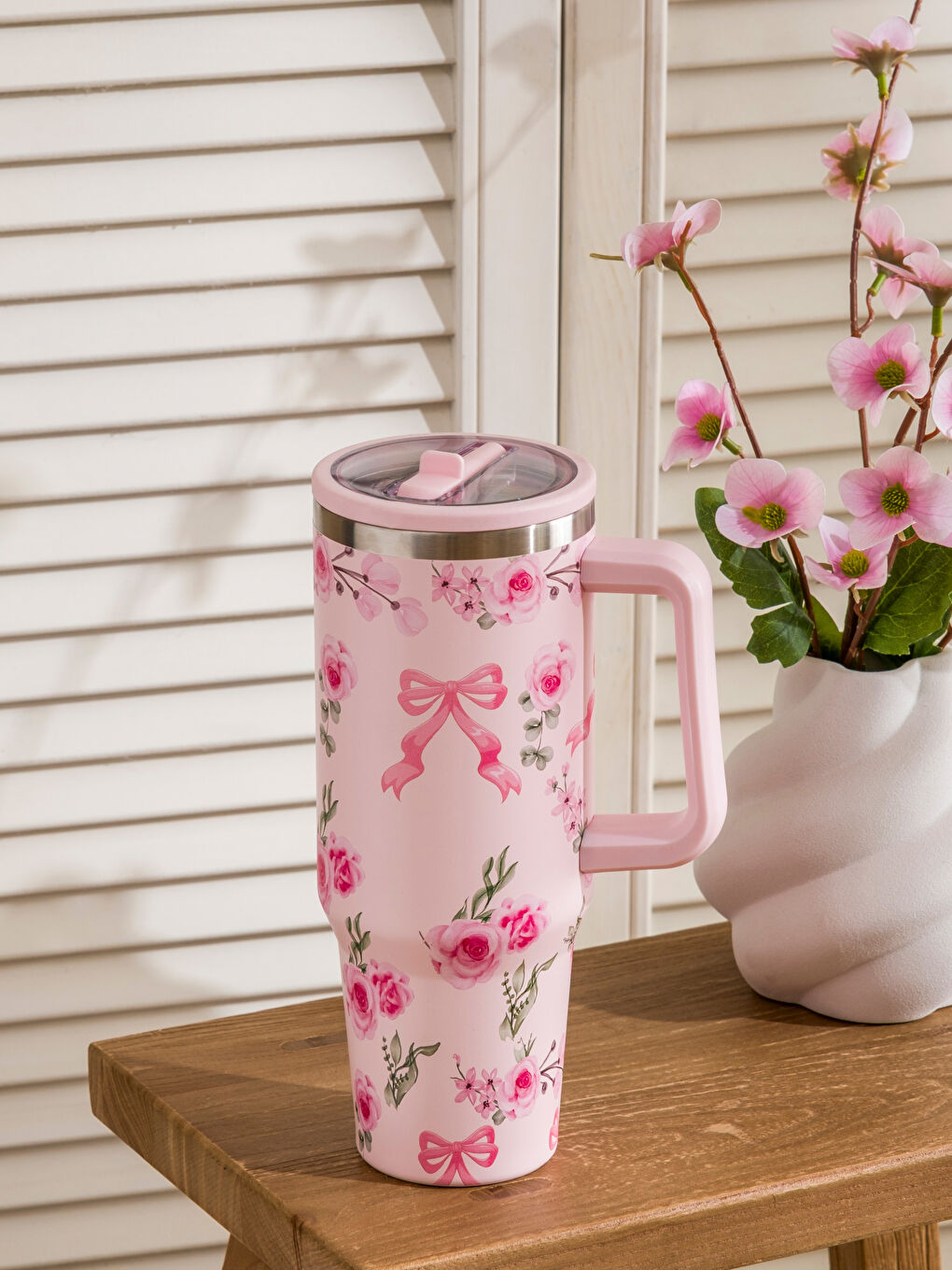 Karışık Çiçek ve Fiyonk Desenli Kulplu Termos Kupa 1200 ml