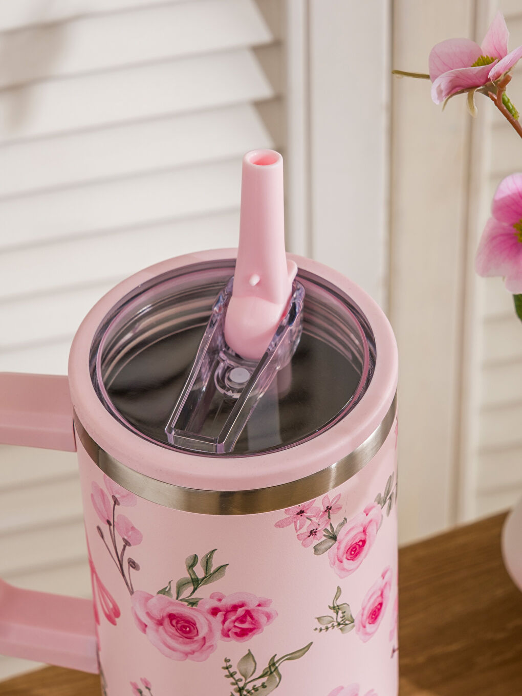 Karışık Çiçek ve Fiyonk Desenli Kulplu Termos Kupa 1200 ml-2