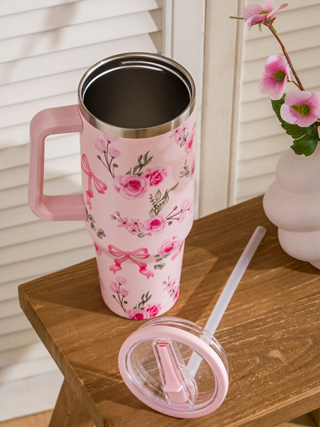 Karışık Çiçek ve Fiyonk Desenli Kulplu Termos Kupa 1200 ml-3