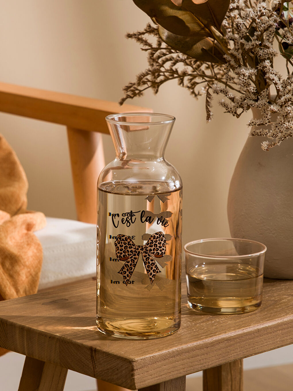 Karışık Fiyonk Baskılı Cam Baş Ucu Sürahisi 700 ml