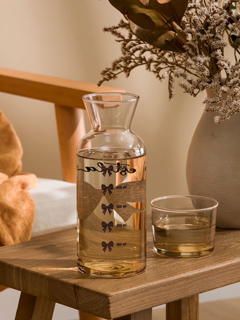 Karışık Fiyonk Baskılı Cam Baş Ucu Sürahisi 700 ml-1