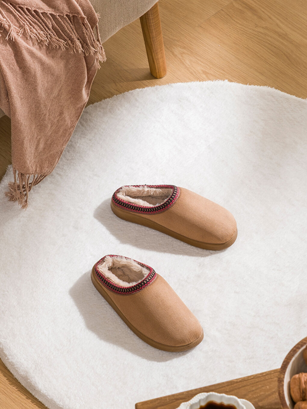 Bej İçi Kürklü Kadın Ev Terliği