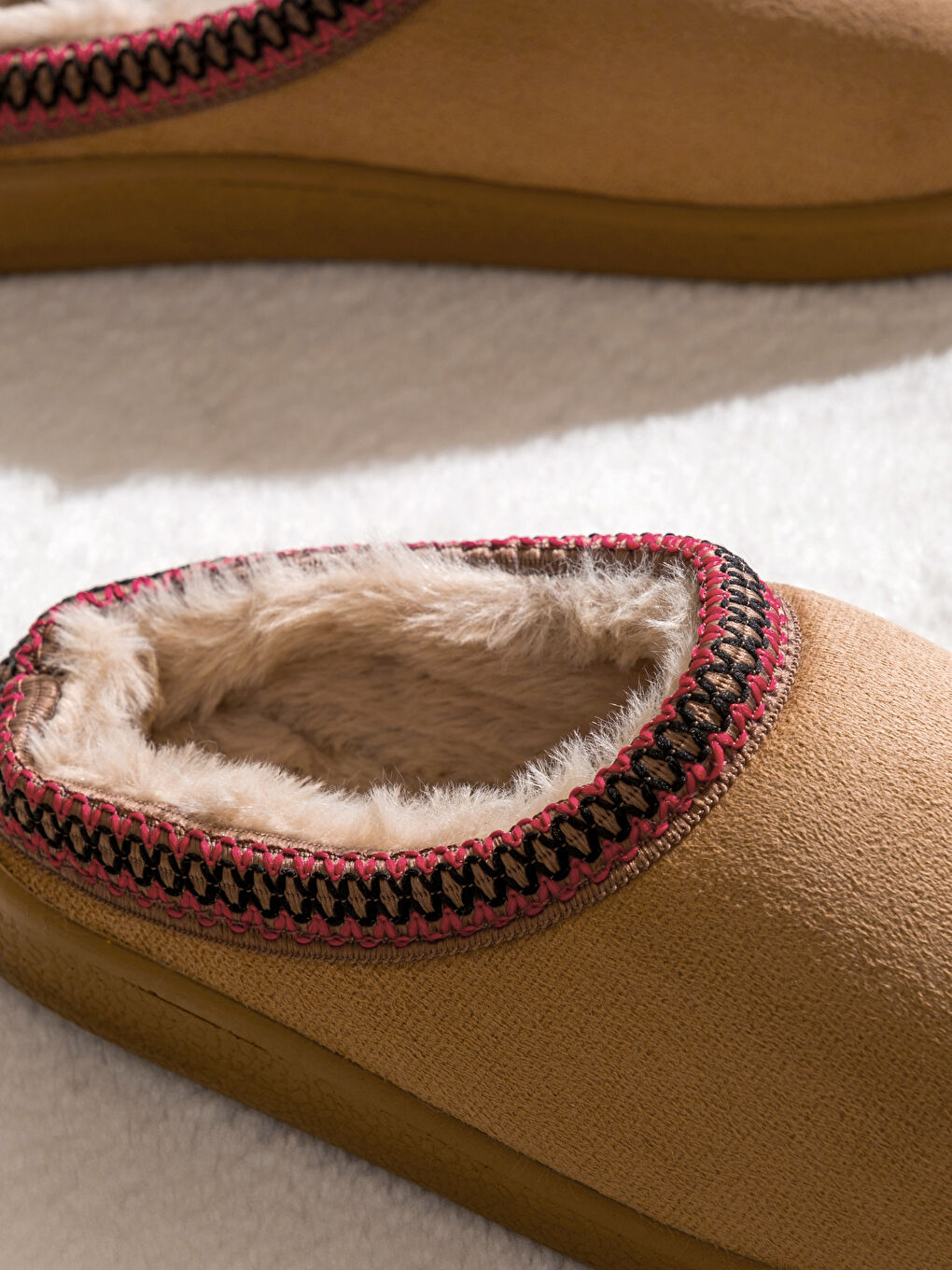 Bej İçi Kürklü Kadın Ev Terliği-2