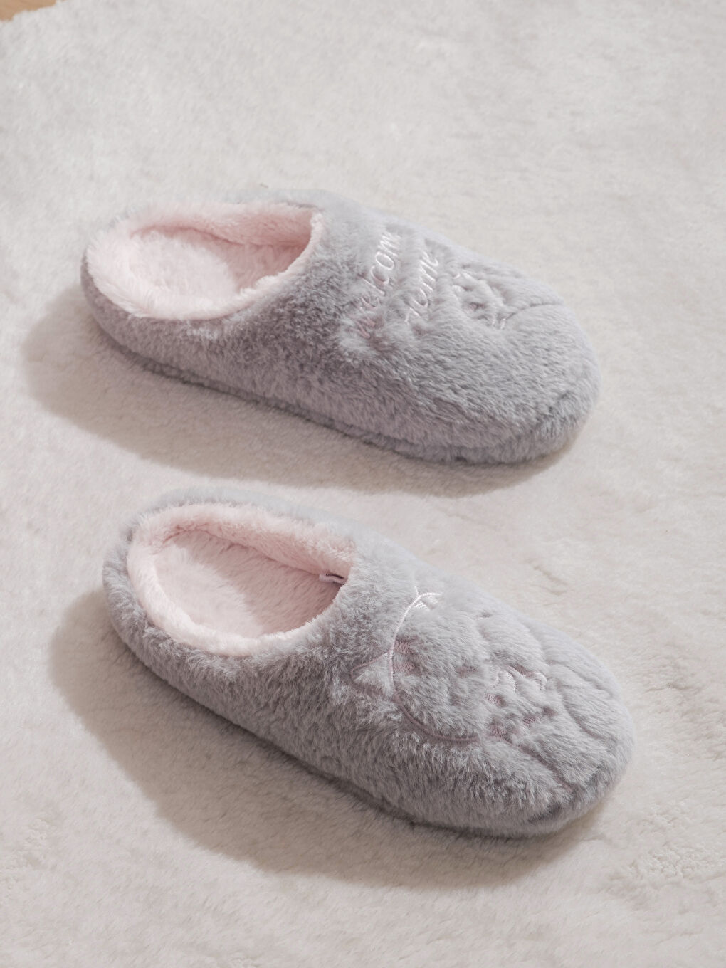 Gri Kadın Pelüş Ev Terliği-1