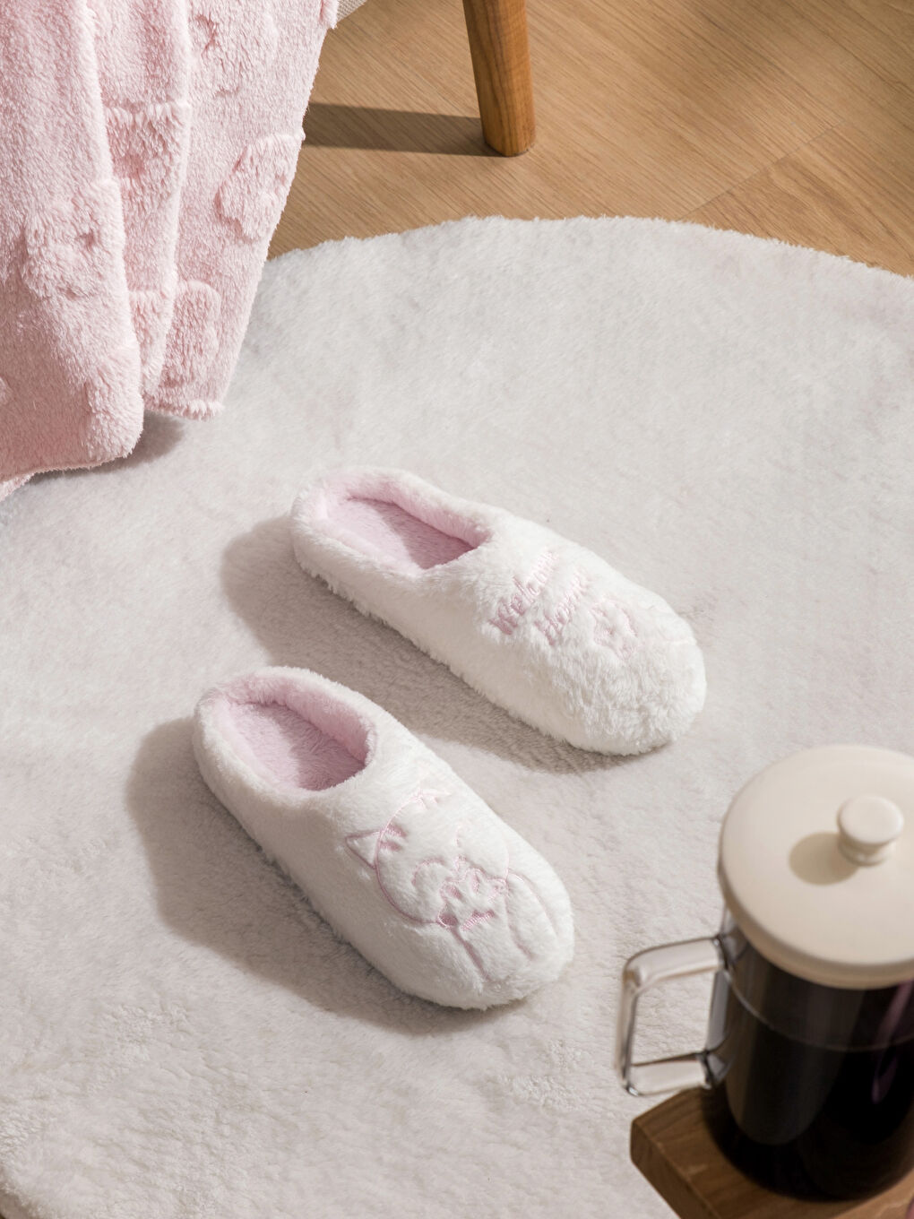 Ekru Kadın Pelüş Ev Terliği