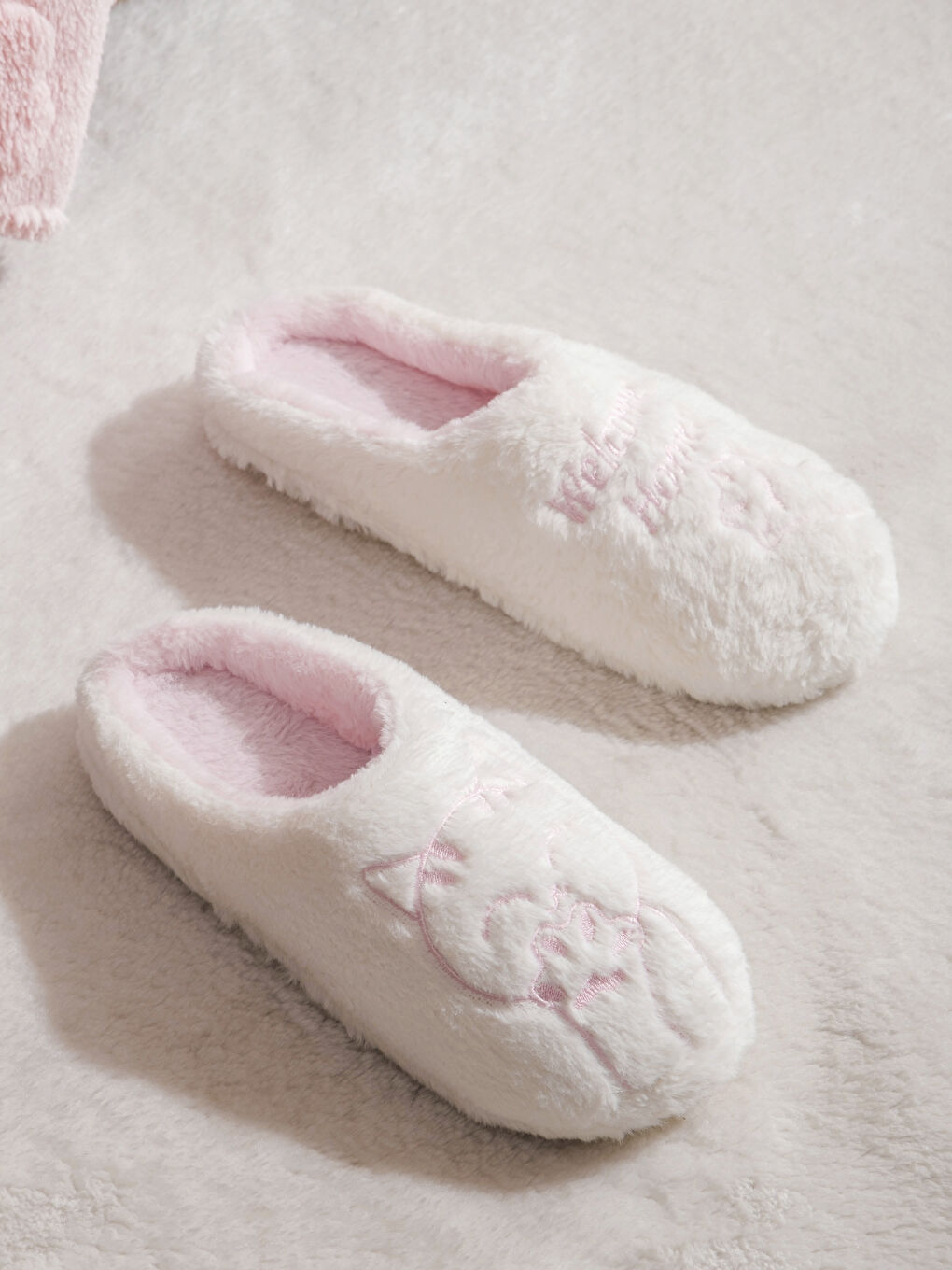 Ekru Kadın Pelüş Ev Terliği-1