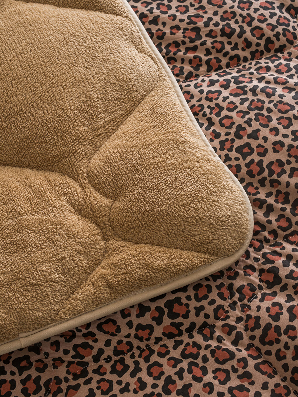 Karışık Leopar Desenli Çift Kişilik Yorgan Seti-4