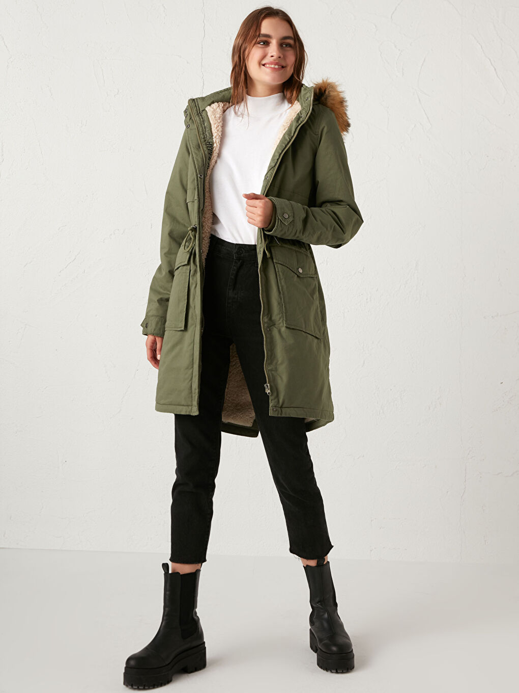 LCW Vision Dicker Parka mit Fellkapuze -0W0023Z8-CZE