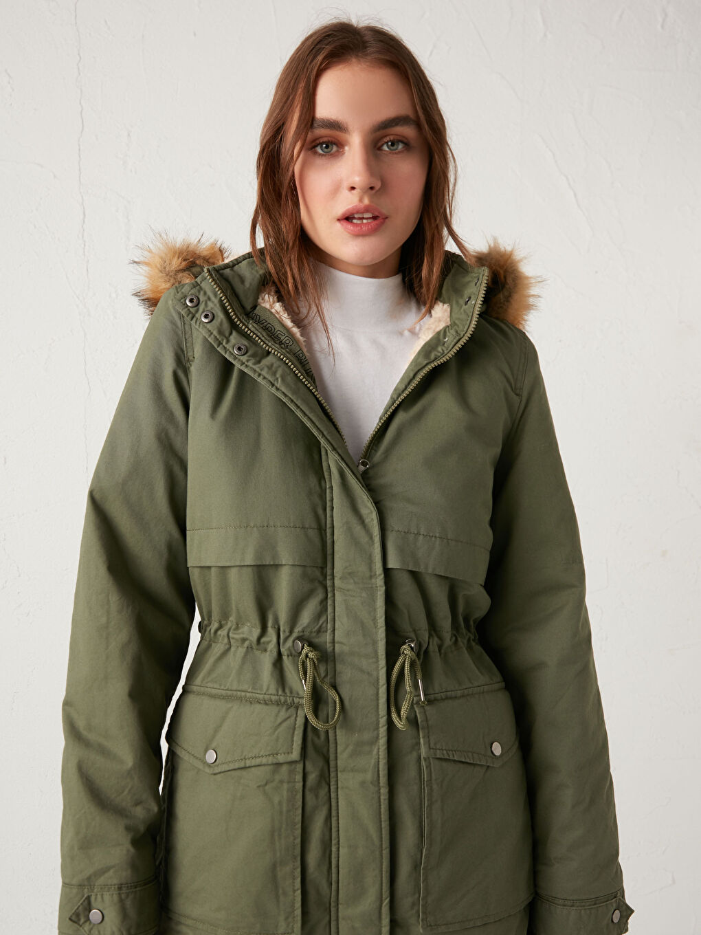 LCW Vision Dicker Parka mit Fellkapuze -0W0023Z8-CZE