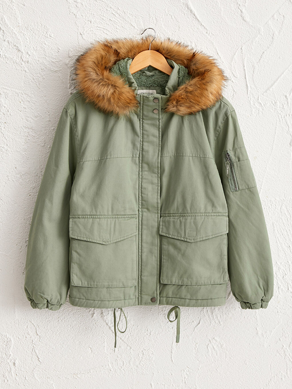 باركا بغطاء رأس فرو