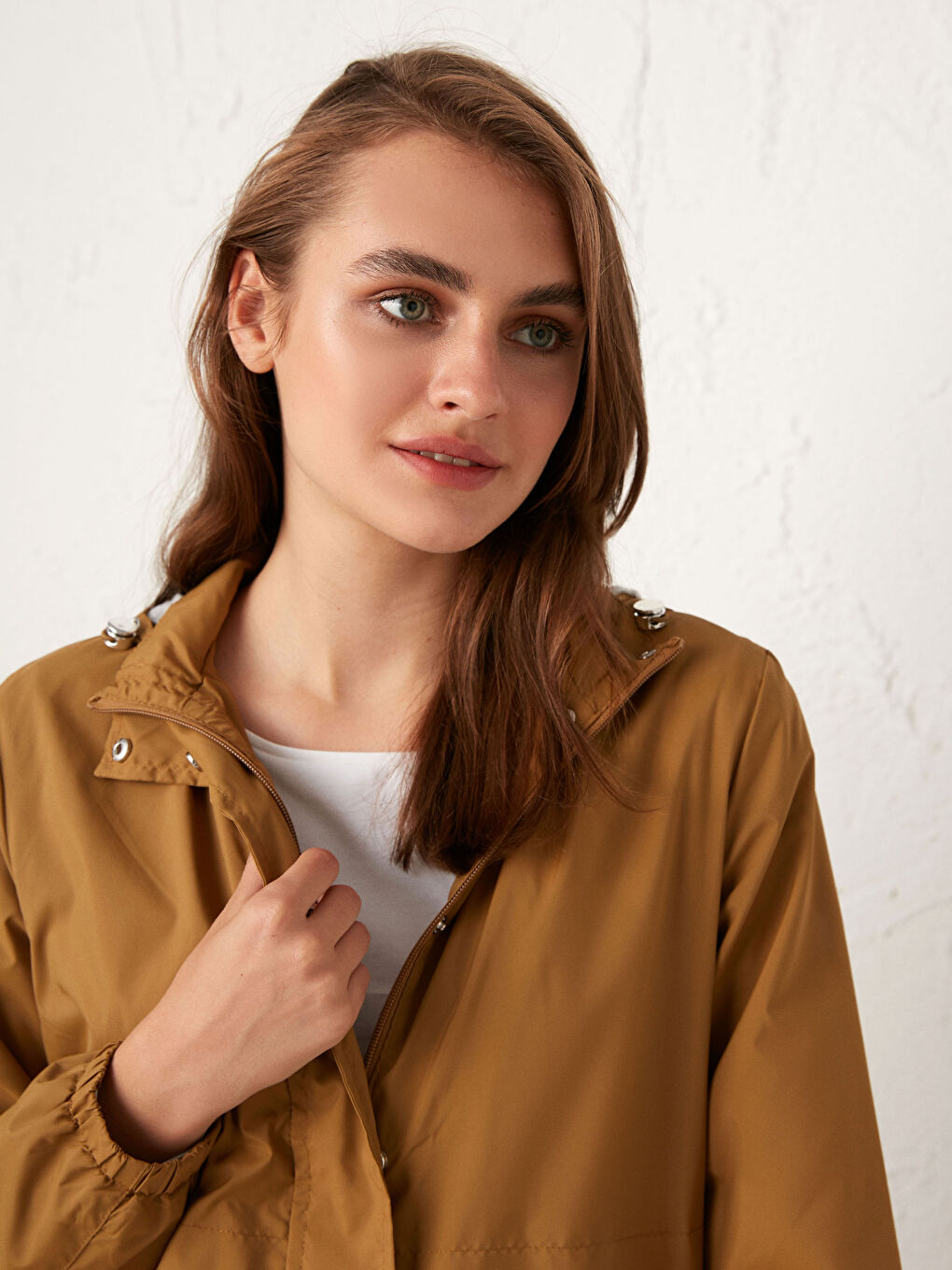 معطف مطر خفيف الوزن بكابوش-3