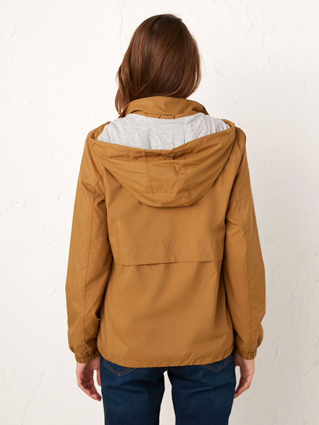 معطف مطر خفيف الوزن بكابوش-5