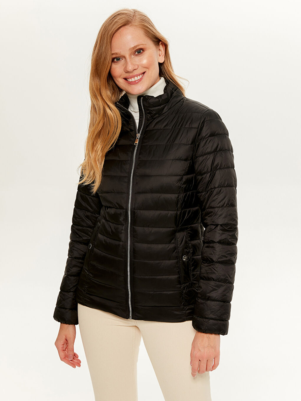 Пуховик с воротником-трубой