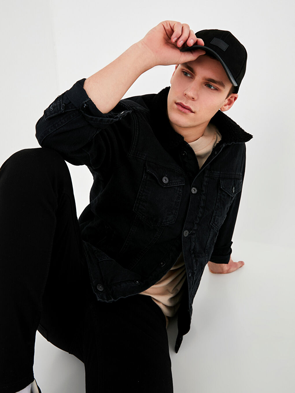 قبعة مطبوعة بالحروف-1