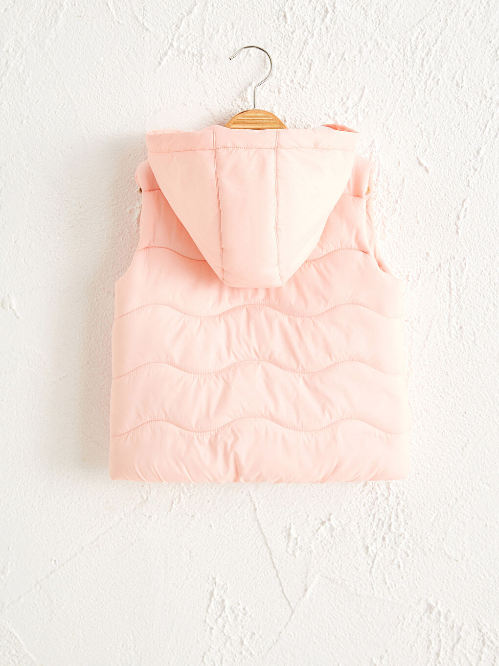Пухена жилетка за бебе момиче-1