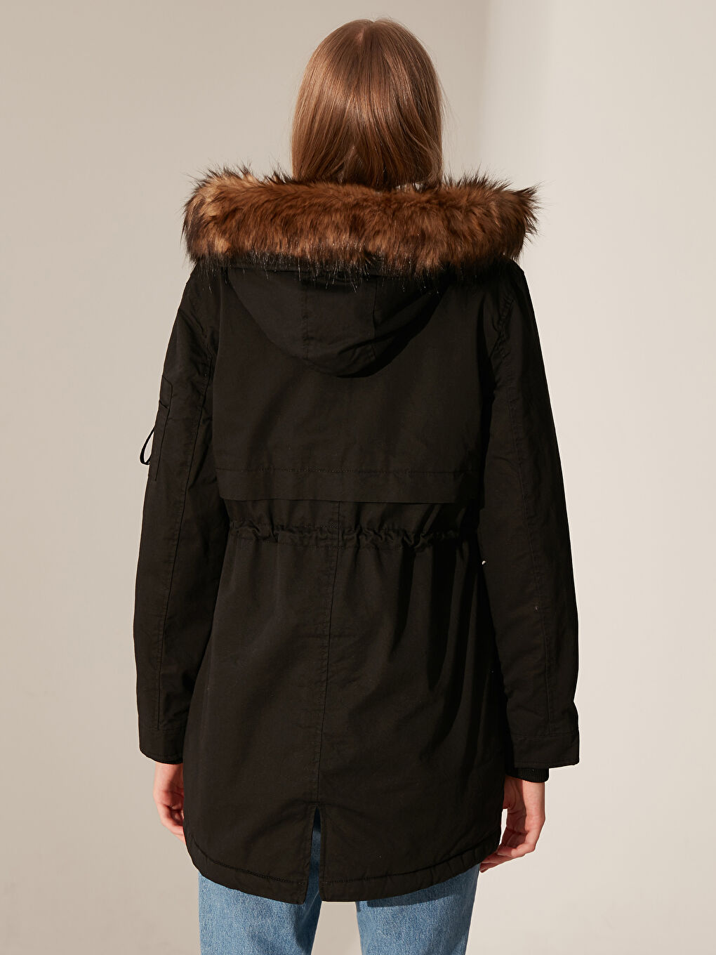 Siyah Kapüşonlu Uzun Kollu Kalın Kadın Parka-9