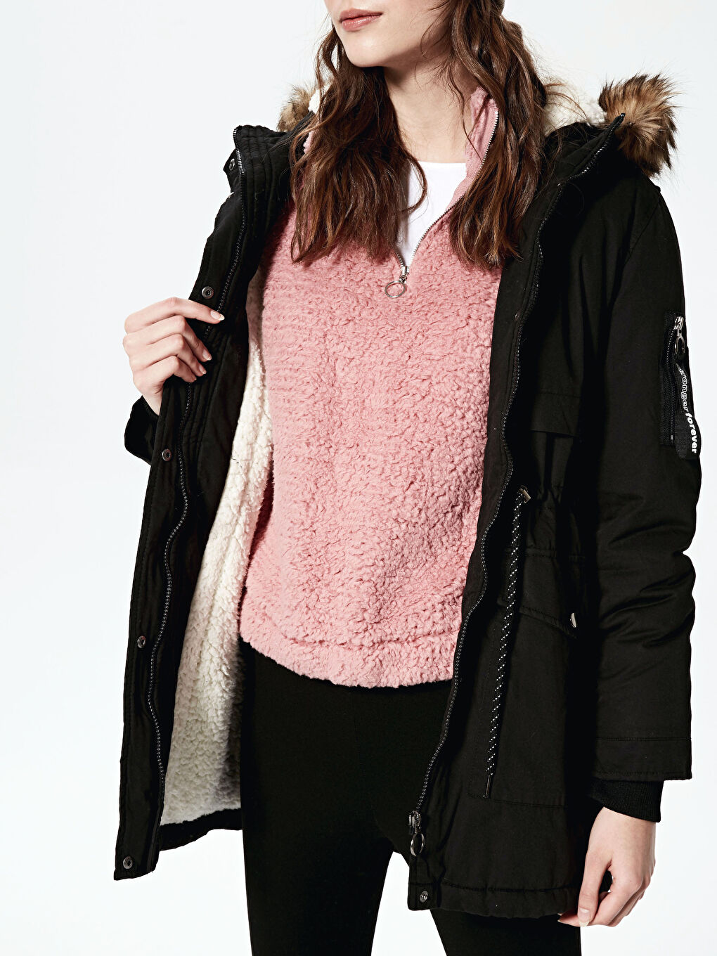 Siyah Kapüşonlu Uzun Kollu Kalın Kadın Parka-4