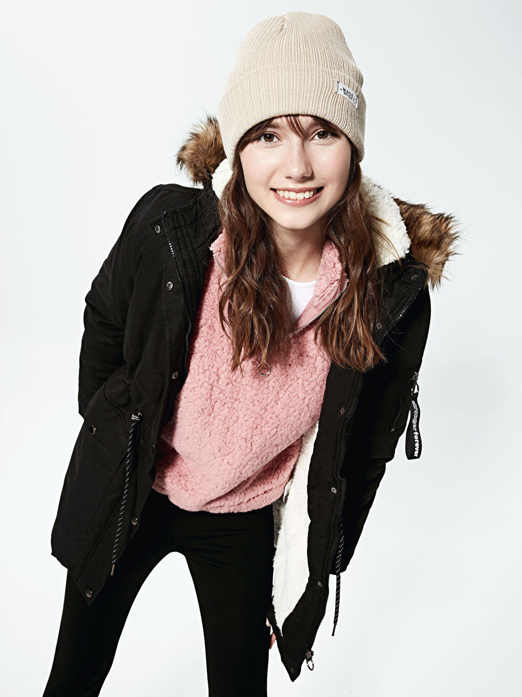 Siyah Kapüşonlu Uzun Kollu Kalın Kadın Parka-1