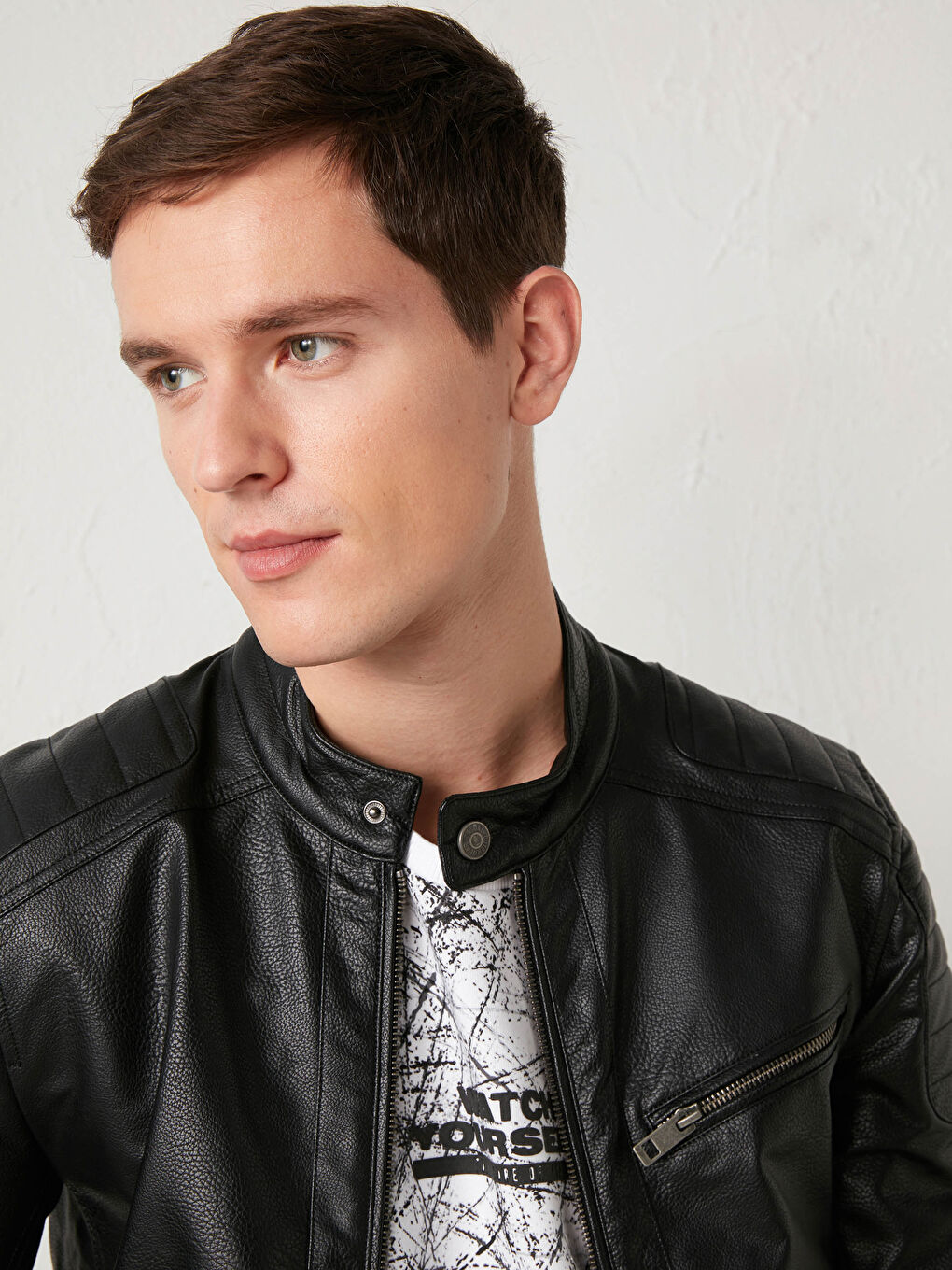 Kaput od veštačke kože sa uspravnom kragnom, kratki-1