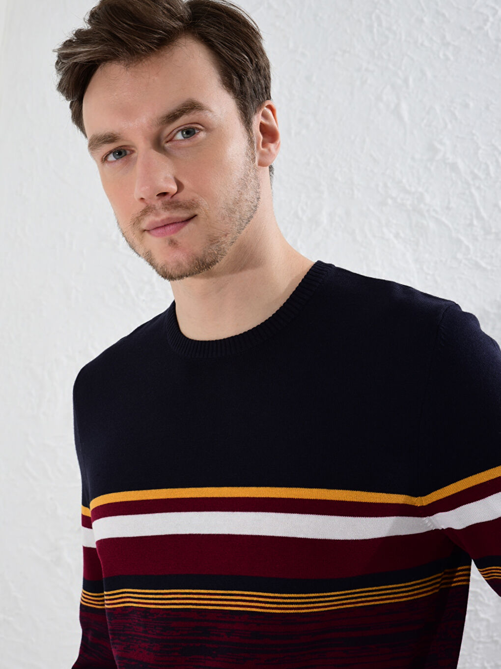 Пуловер с кръгло деколте, раиран, тънък, трико-5