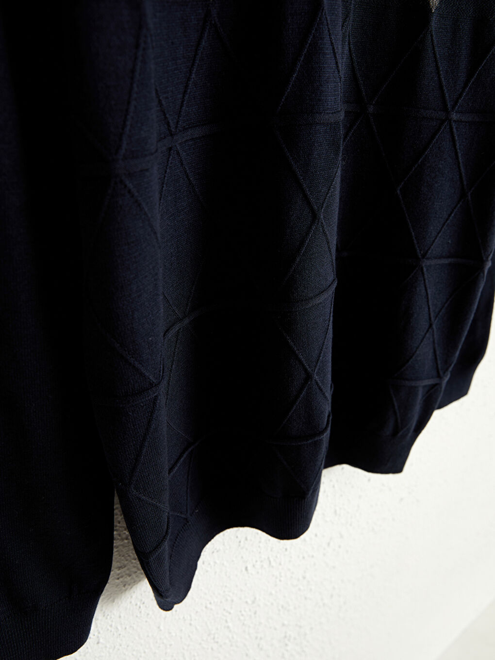 Светр з круглим вирізом горловини, легкий, трикотажний, з принтом-3