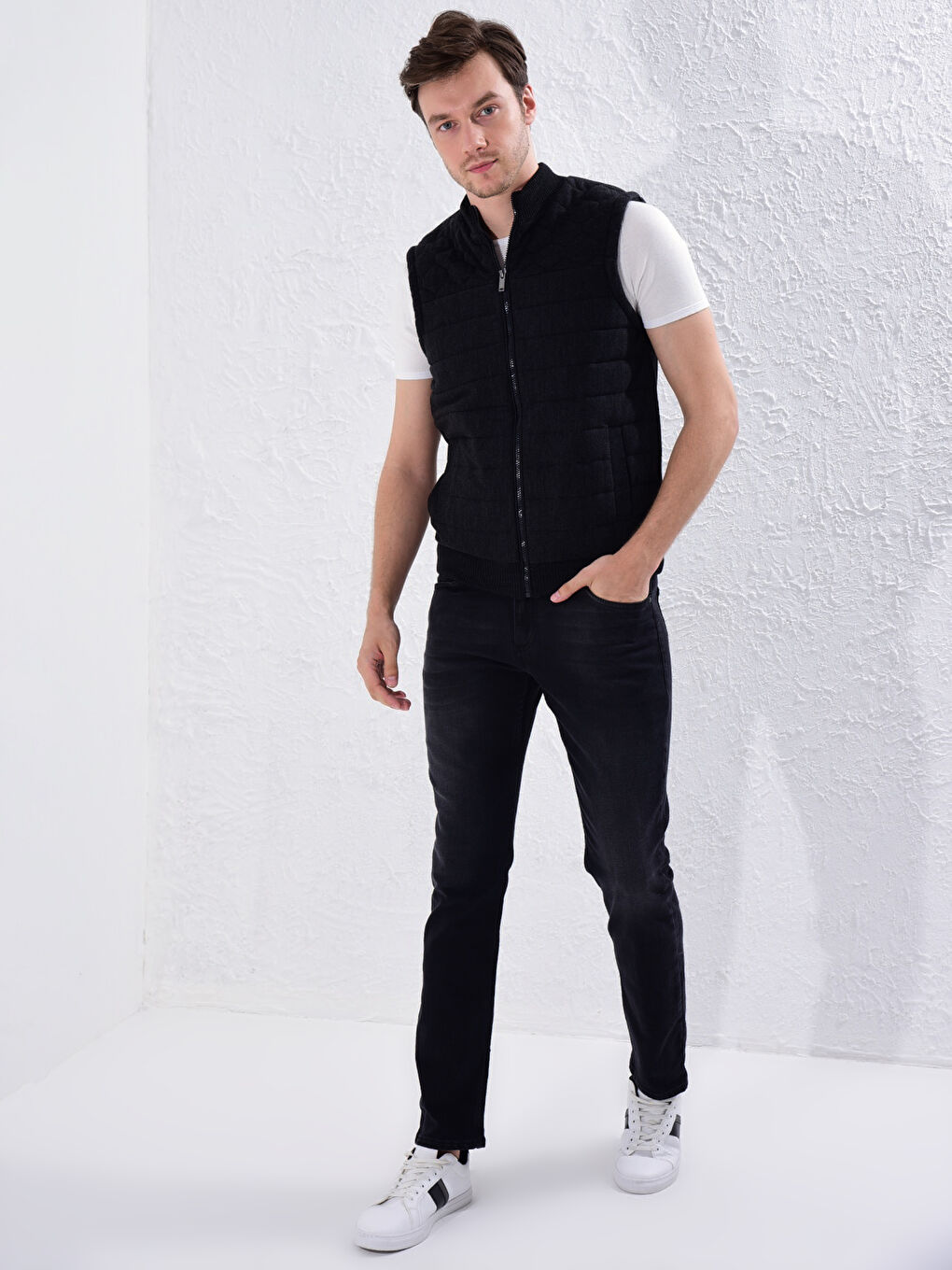 Жилет из легкого трикотажа с узором-2