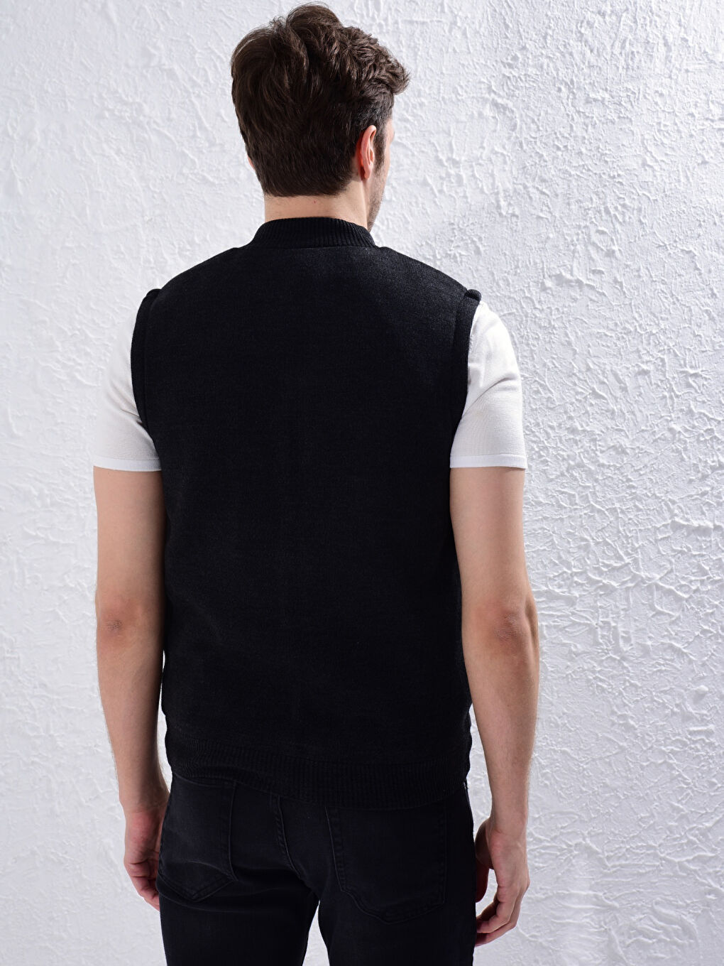 Жилет из легкого трикотажа с узором-3