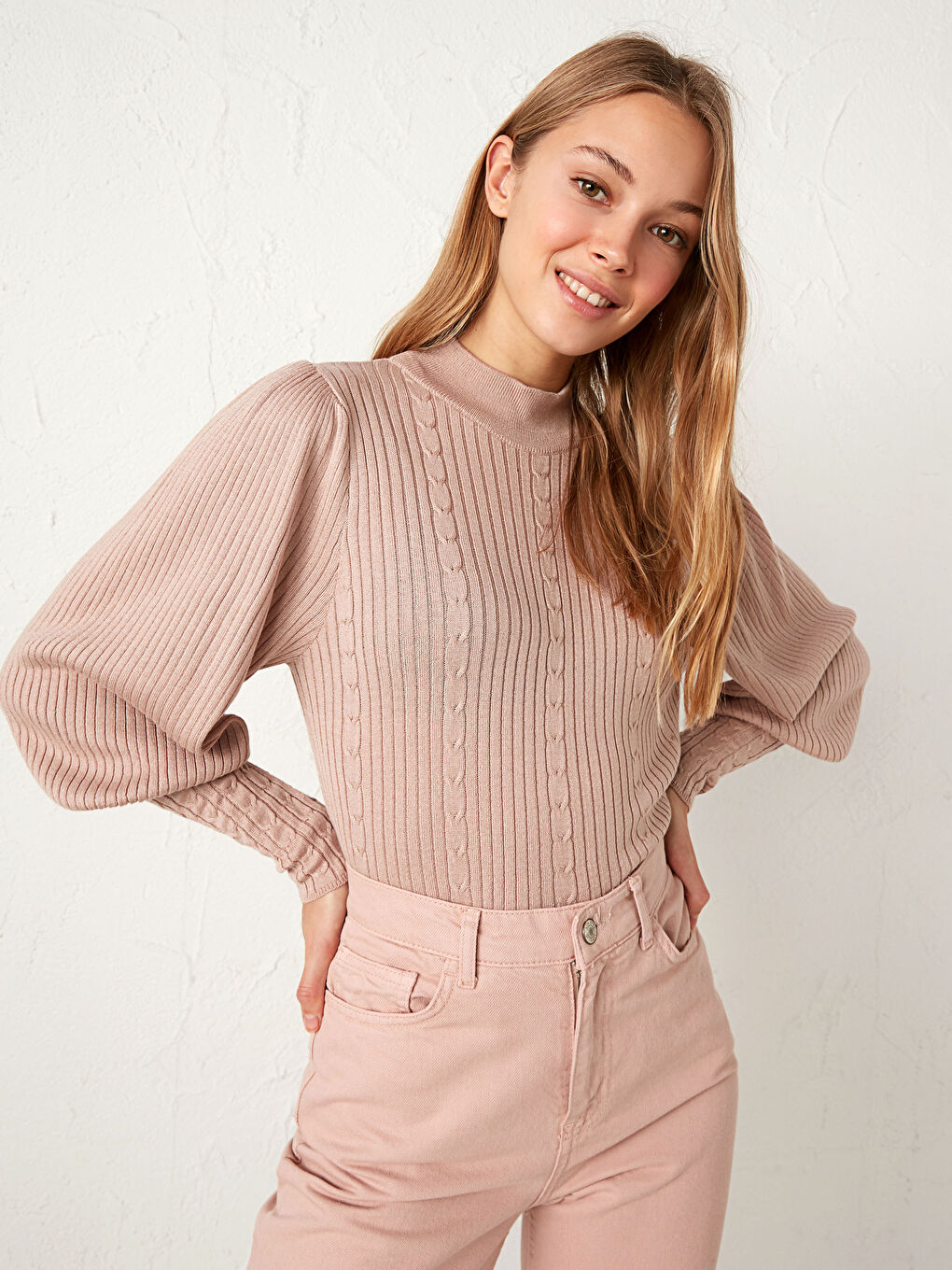 Светр з легкого трикотажу з об'ємними рукавами-1