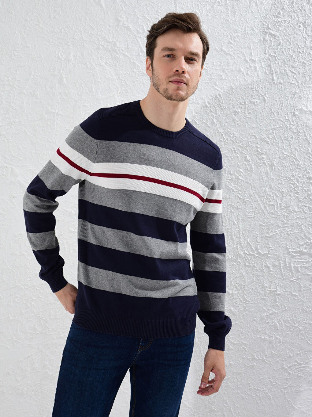 Светр з круглим вирізом горловини, смугастий, тонкий, трикотажний