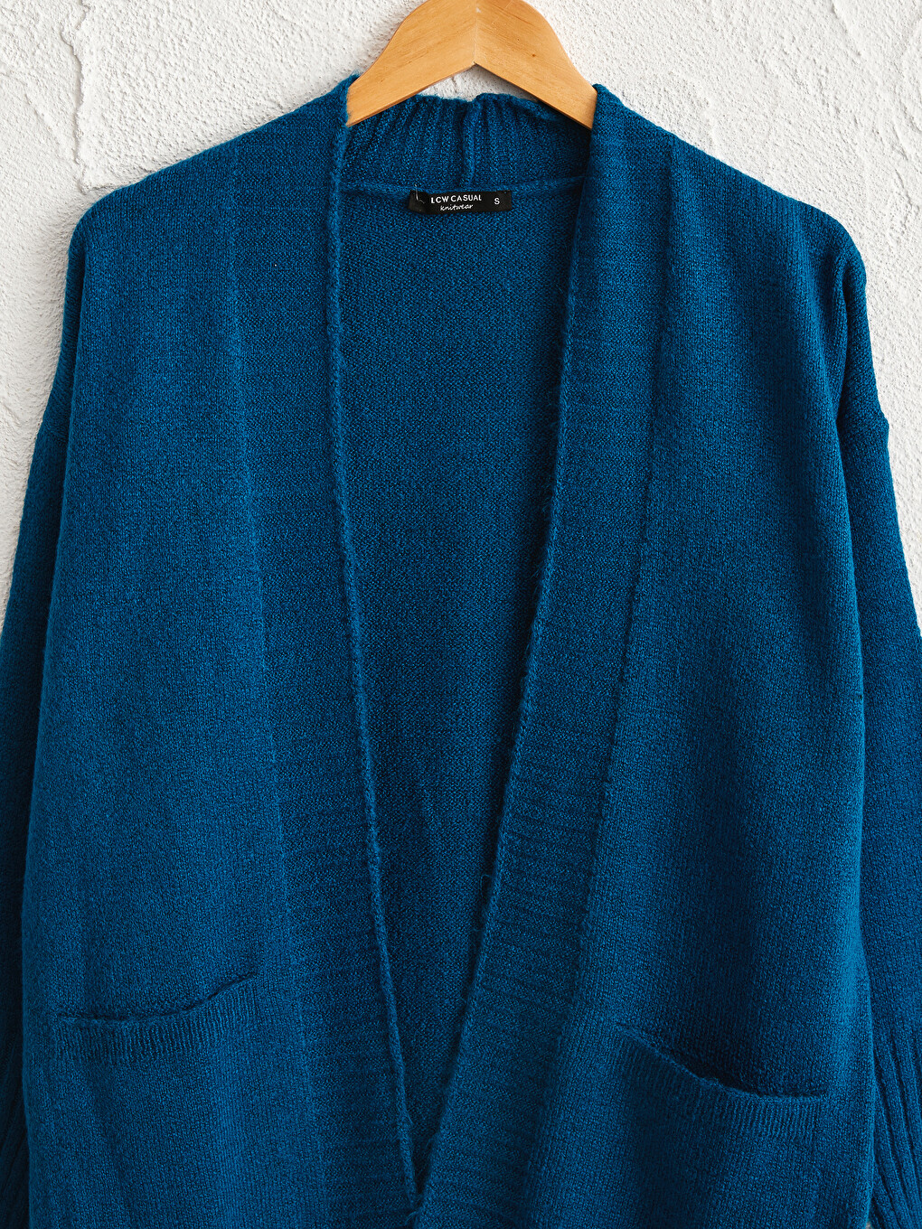 Standard Fit Long Sleeve Women's Pocket Knitwear Cardigan-2
