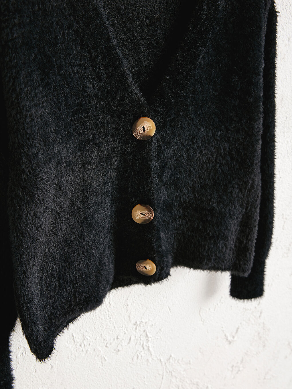 Siyah V Yaka Tüylü Triko Hırka-4